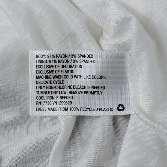 Knox Rose Flutter Short Sleeve Embroidered Top
Size XS - Picture 6 of 7